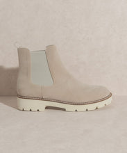 Load image into Gallery viewer, Chelsea Boots
